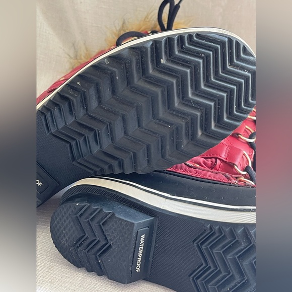 Womens Red Sorel Winter Boots with Faux Fur - Size 7 - Picture 9 of 12